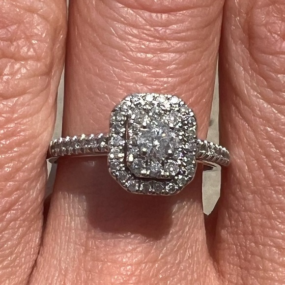 10K white gold 1/2 CTTW diamond emerald cut halo ring size 7 10KT